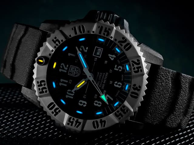 Luminox